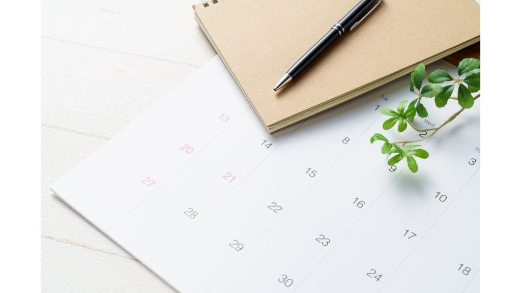 Kalender mit Stift und Buch_Trauer_Wandel_Veränderung
